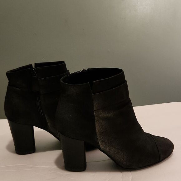 Authentic CHANEL Interlocking Boots - Picture 2 of 12